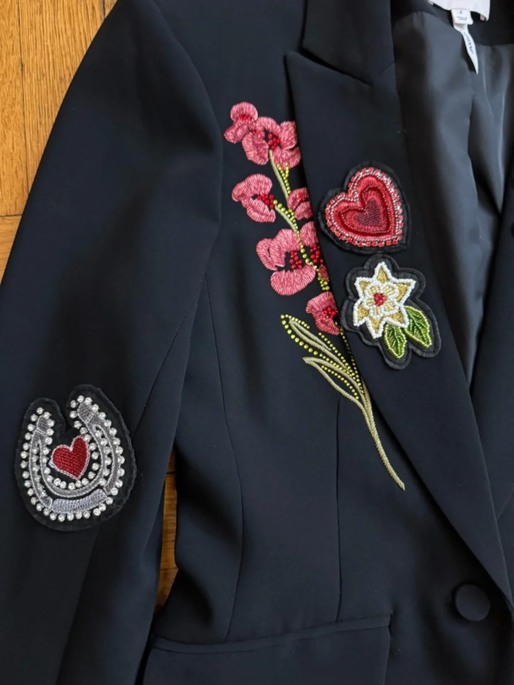 Cinq à Sept
Amour Cheyenne Embroidered Blazer - Picture 8 of 16